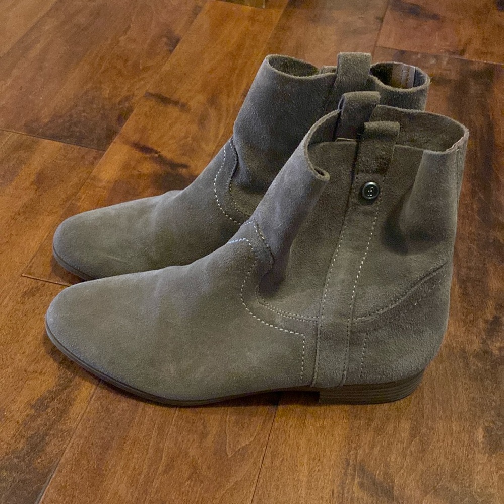 Frye &Co. Sara shortie suede boots.